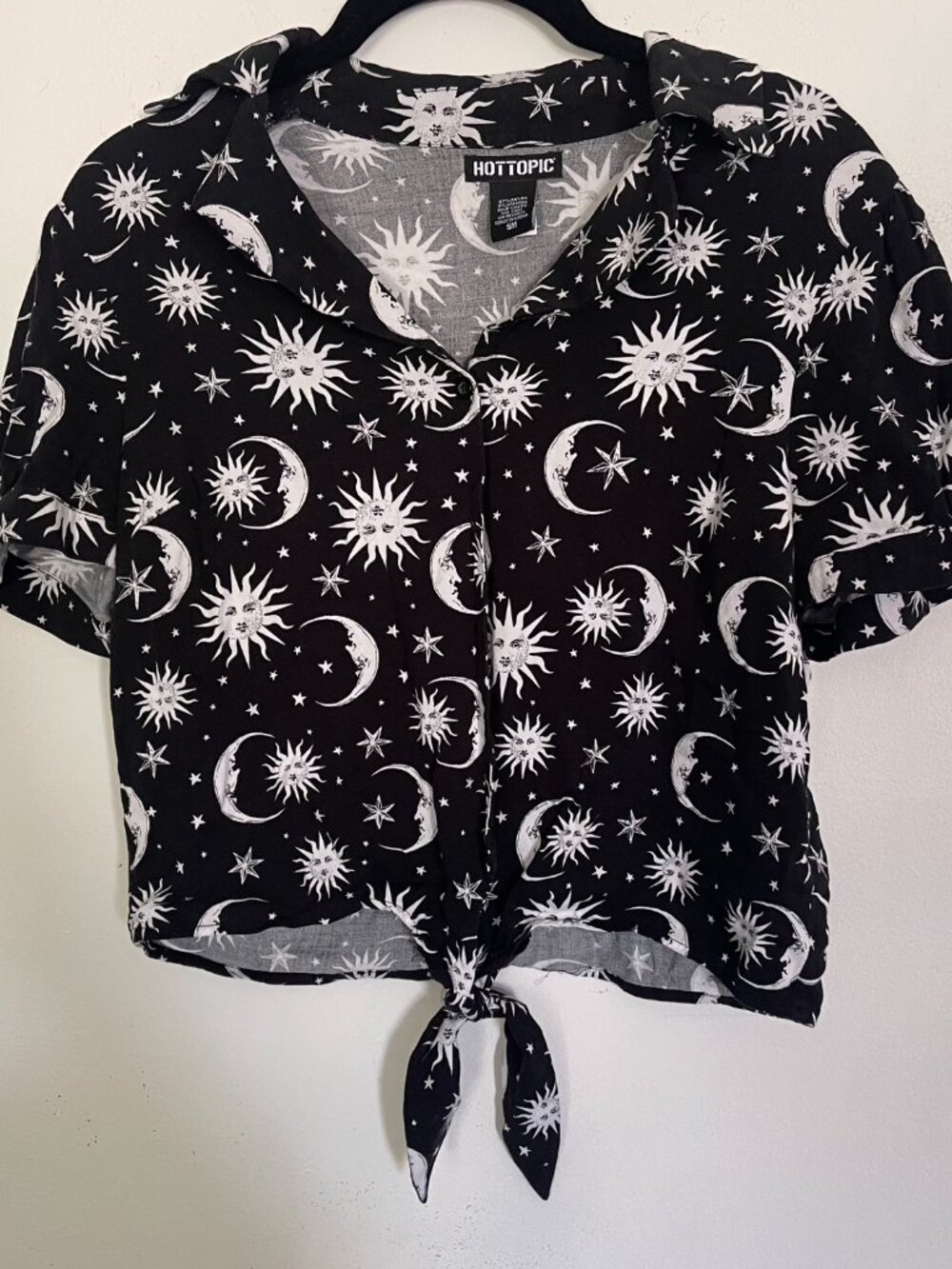 Hot Topic Small Celestial  Black and White Moon & Star Tie-Front Crop Shirt T3